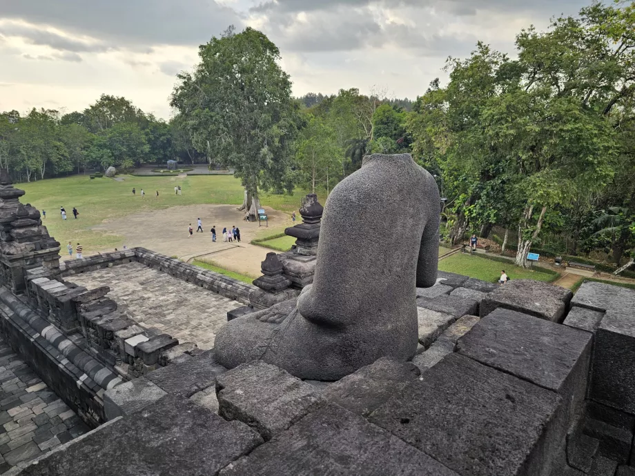 Budda bez głowy, świątynia Borobudur