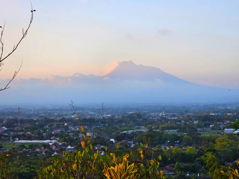 Ratu Boko, widok na wulkan Merapi