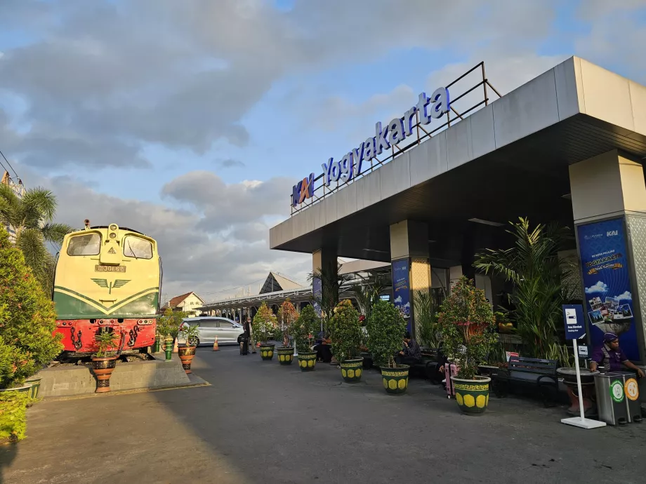 Główne wejście do stacji Yogyakarta