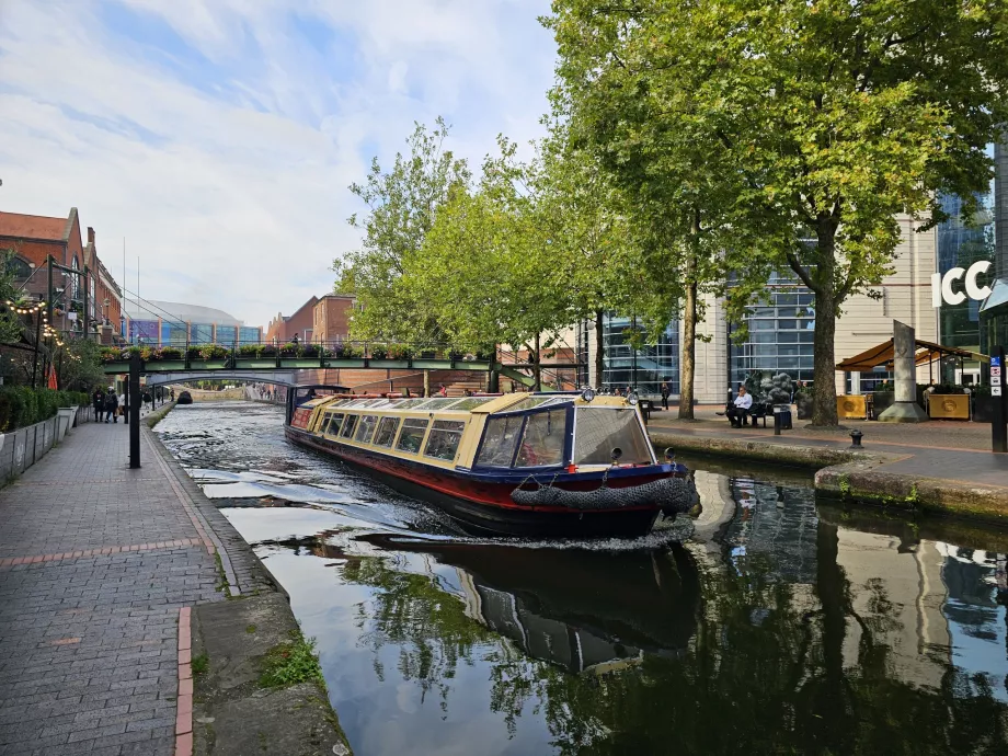 Łódź wąskotorowa na kanałach Birmingham