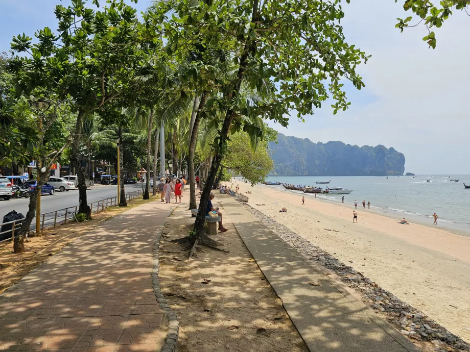 Promenada i plaża Ao Nang