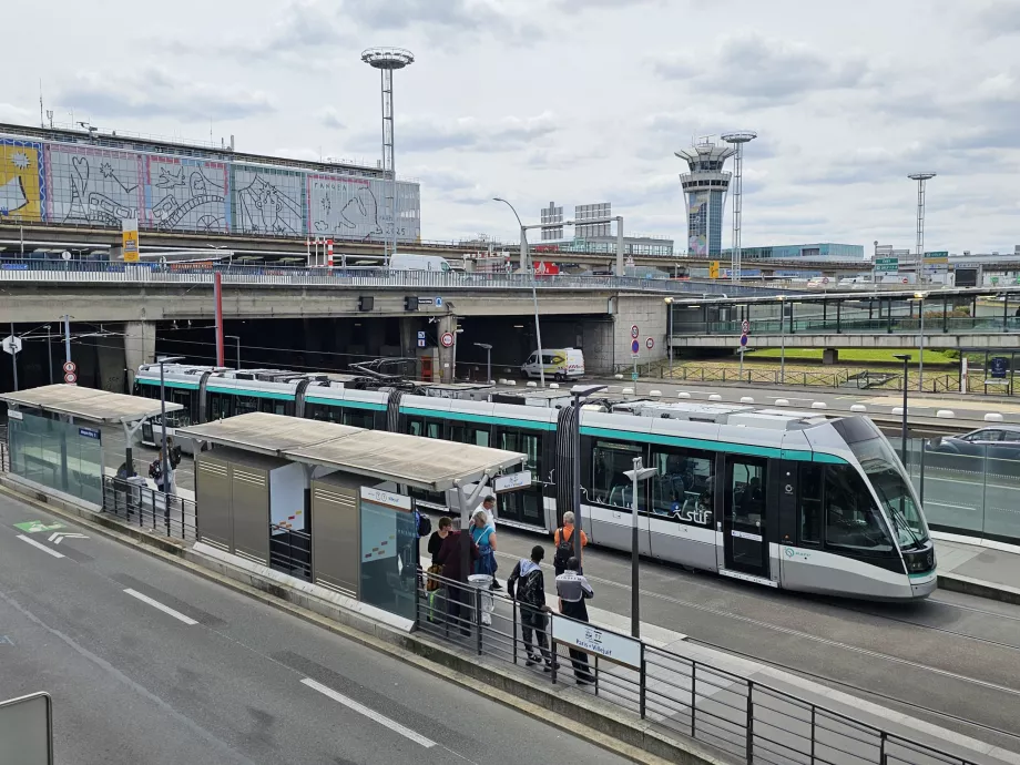 Tramwaj T7, centrum Paryża znajduje się po prawej stronie