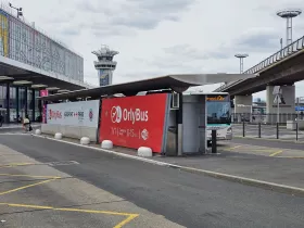 OrlyBus przed terminalem 4