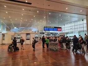 Kontrola paszportowa i bramki poza strefą Schengen
