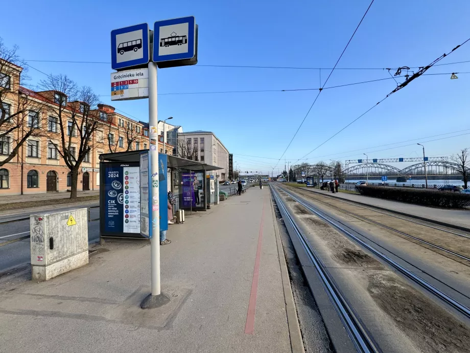 Przystanek autobusowy i tramwajowy