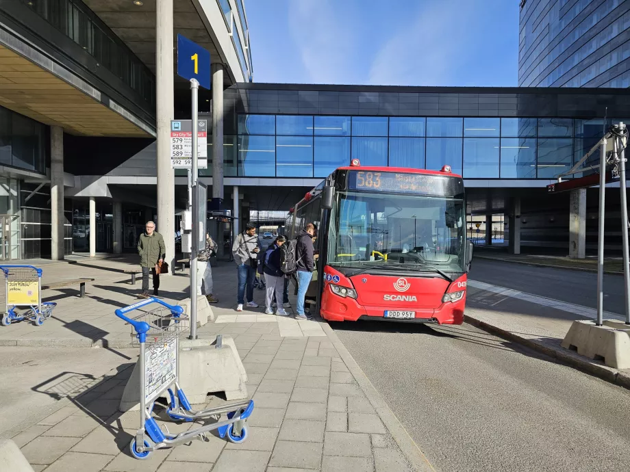 Przystanek autobusowy kierunek Märsta