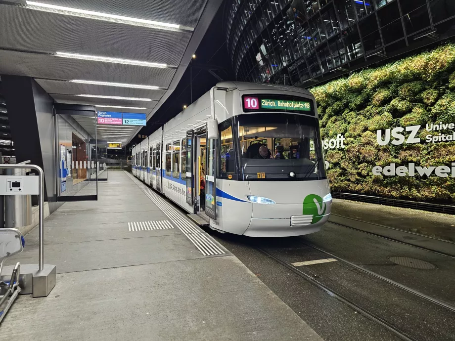 Przystanek tramwajowy na lotnisku