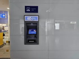 Bankomat w punkcie kontroli bezpieczeństwa