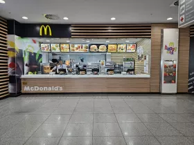 McDonald's, lotnisko w Warnie