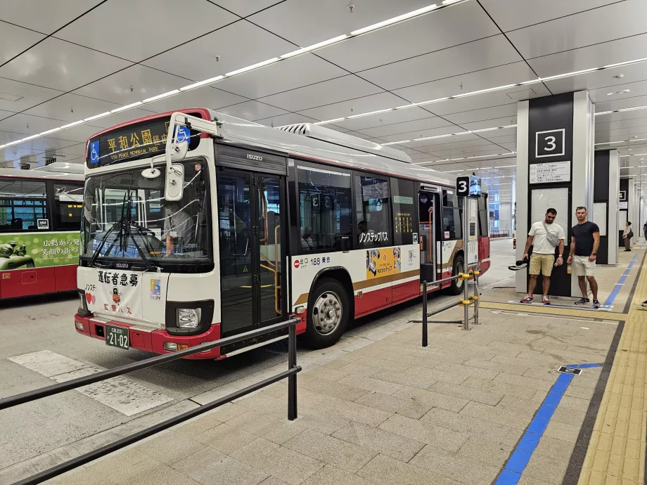 Autobus transportu publicznego