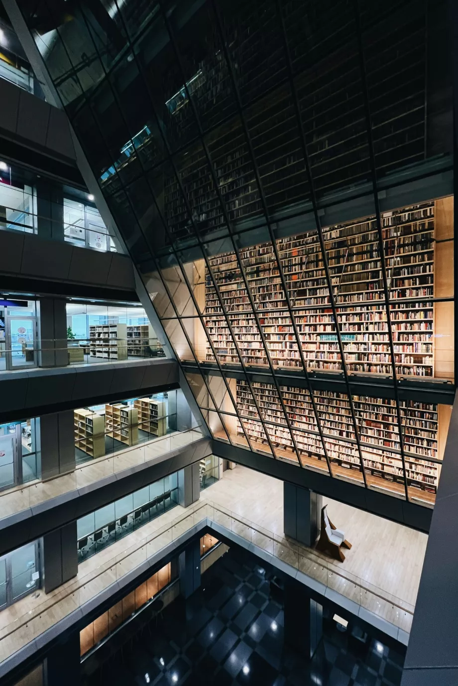 Wnętrze Biblioteki Narodowej Łotwy