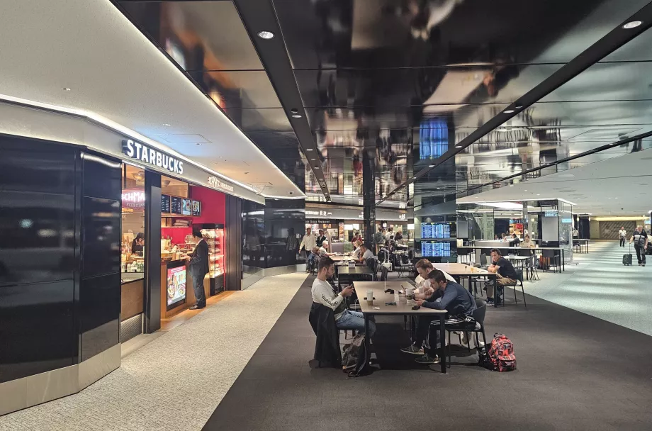 Food Court, Odloty międzynarodowe, Terminal 2