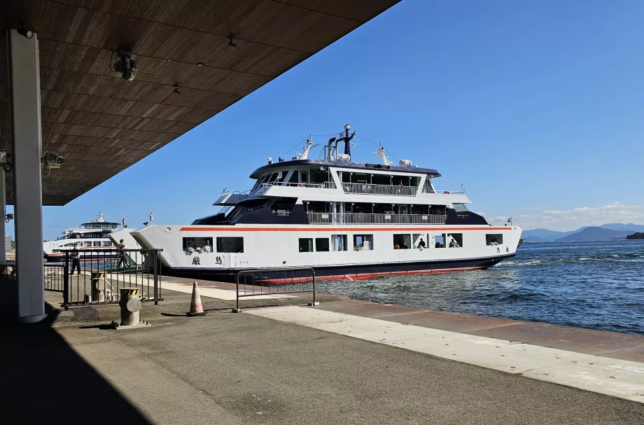 Prom na wyspę Miyajima