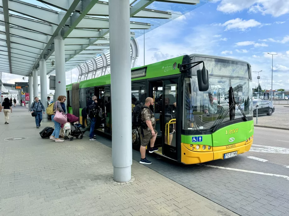 Autobus numer 159 z lotniska w Poznaniu