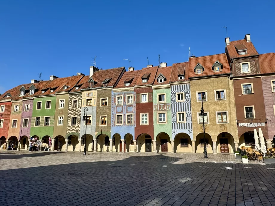 Kolorowe kamienice na Starym Rynku w Poznaniu