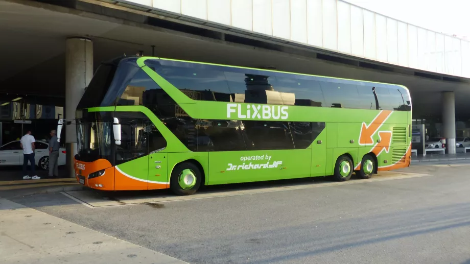 Flixbus na lotnisku w Wiedniu